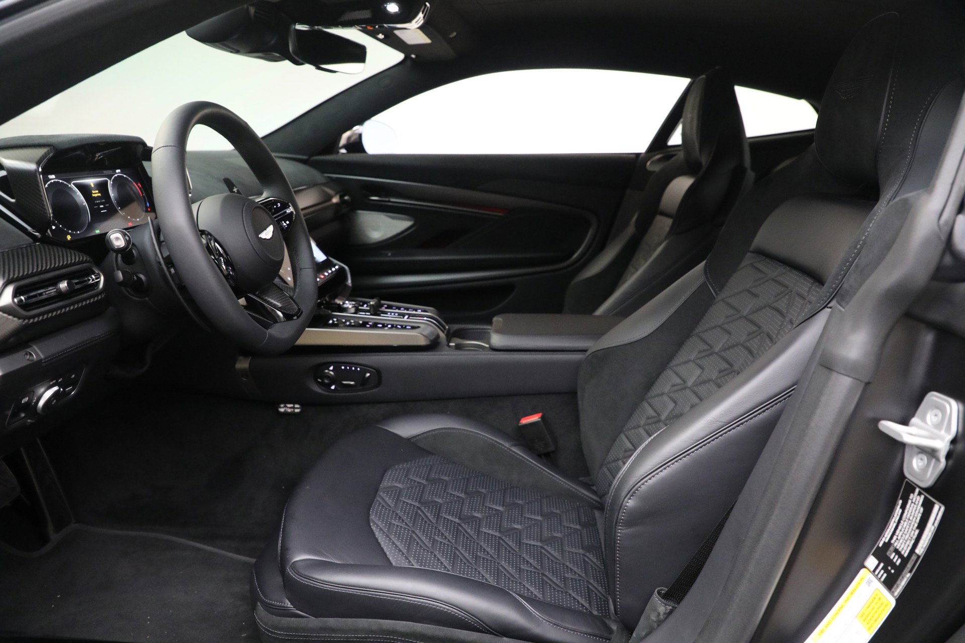 Used 2025 Aston Martin Vanquish image 24