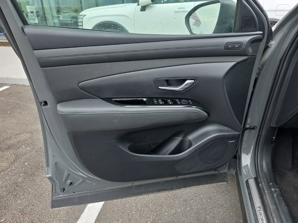 Used 2025 Hyundai Tucson Limited FWD image 9