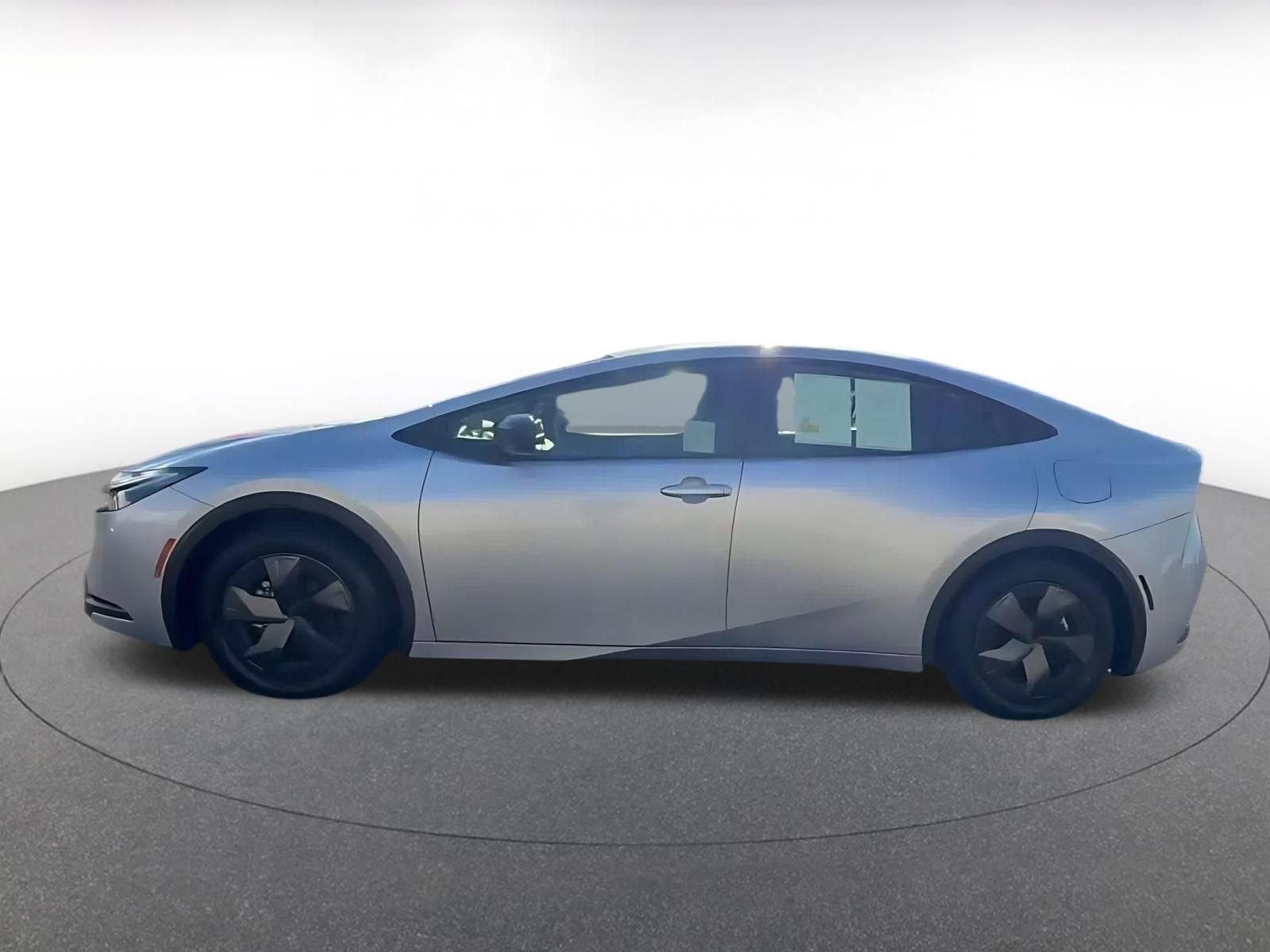 Used 2025 Toyota Prius LE image 8