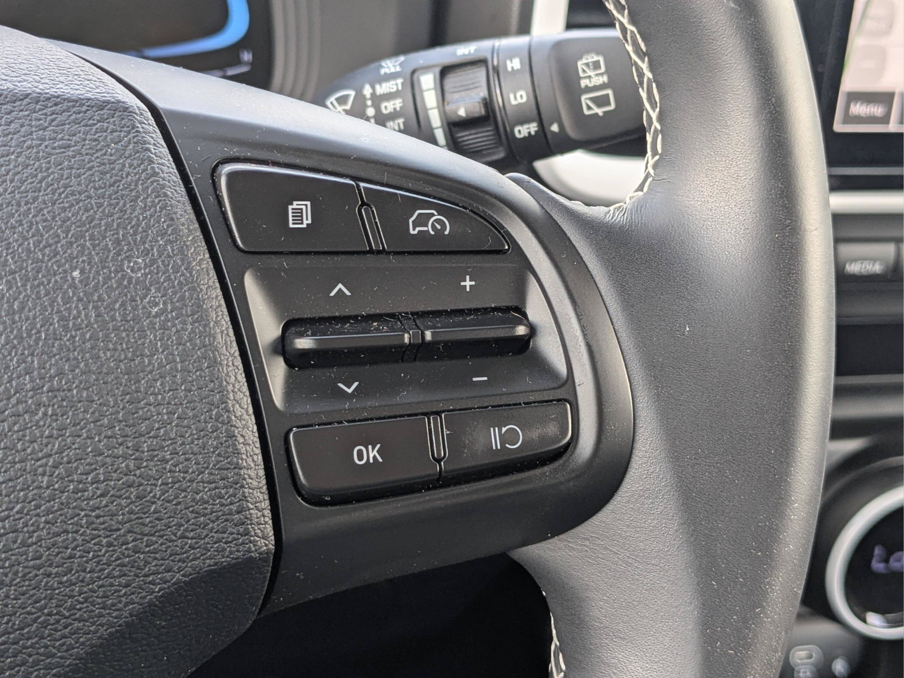 Certified 2025 Hyundai Venue Limited FWD image 31