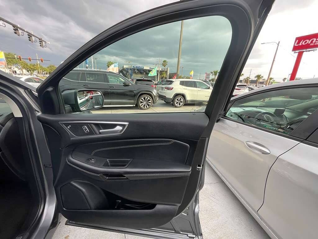 Used 2022 Ford Edge Titanium AWD/4WD image 17
