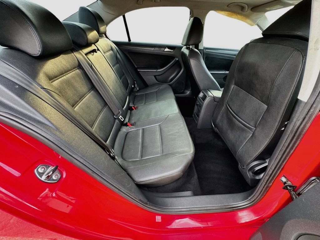 Used 2012 Volkswagen Jetta SE FWD image 30