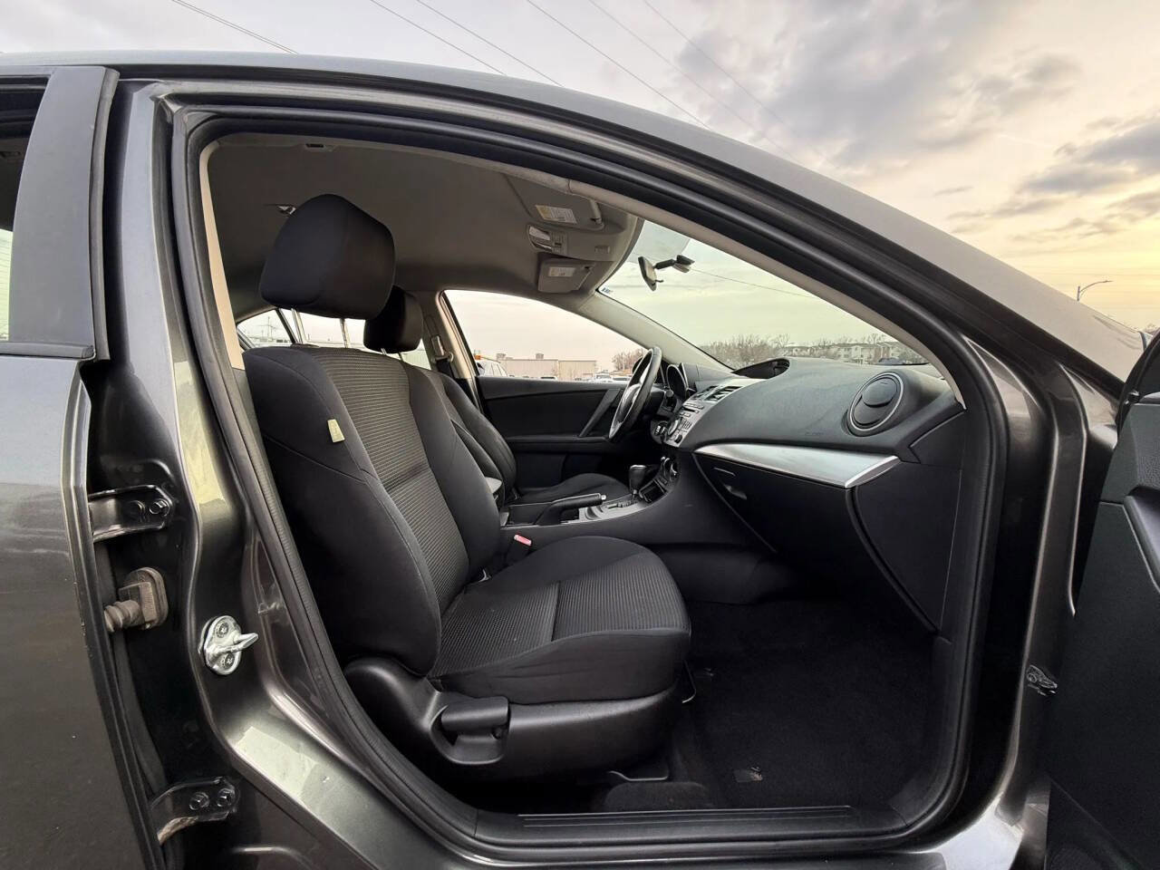 Used 2012 MAZDA MAZDA3 i Touring image 9