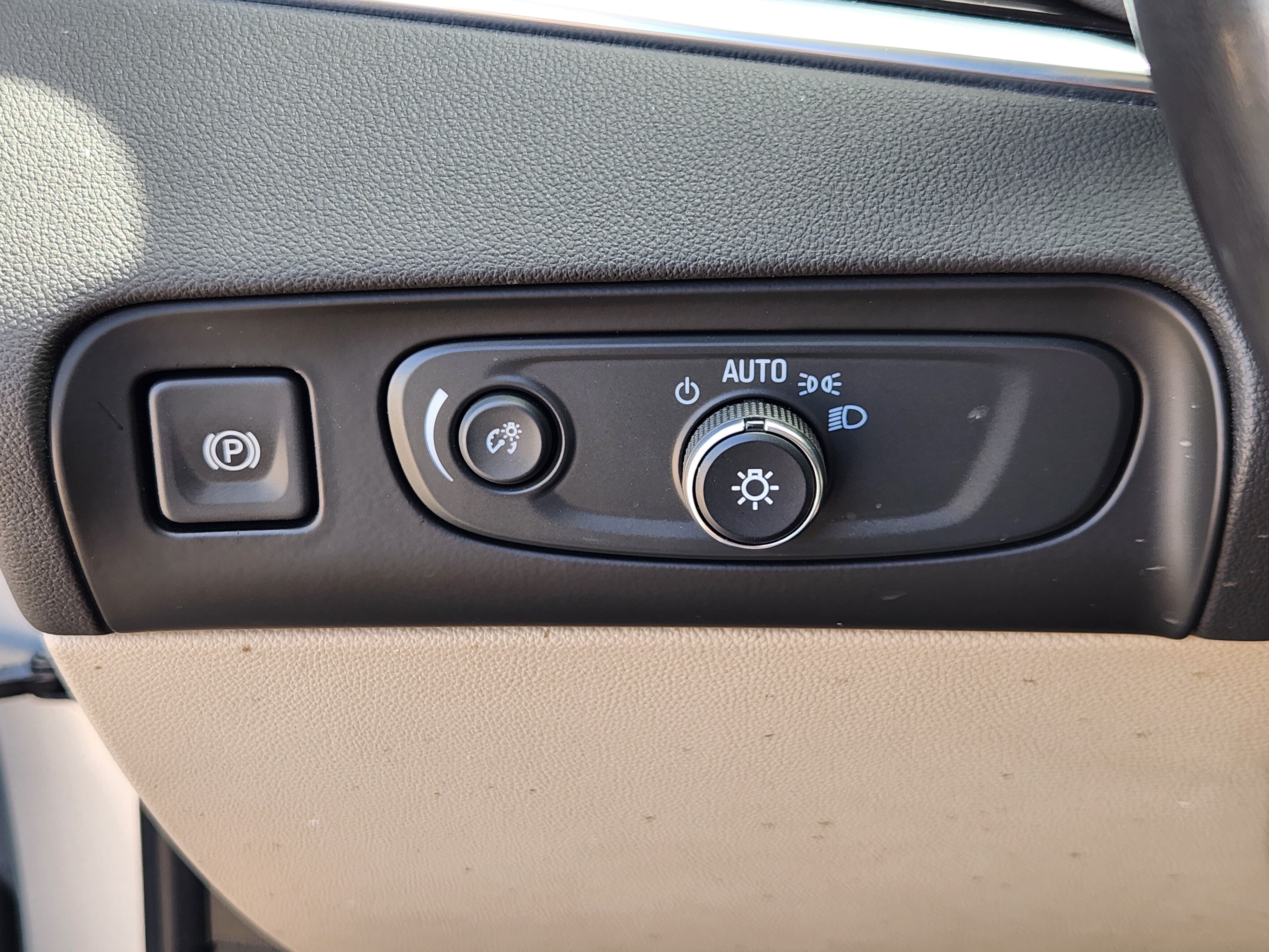 Used 2018 Buick Enclave Essence FWD image 27