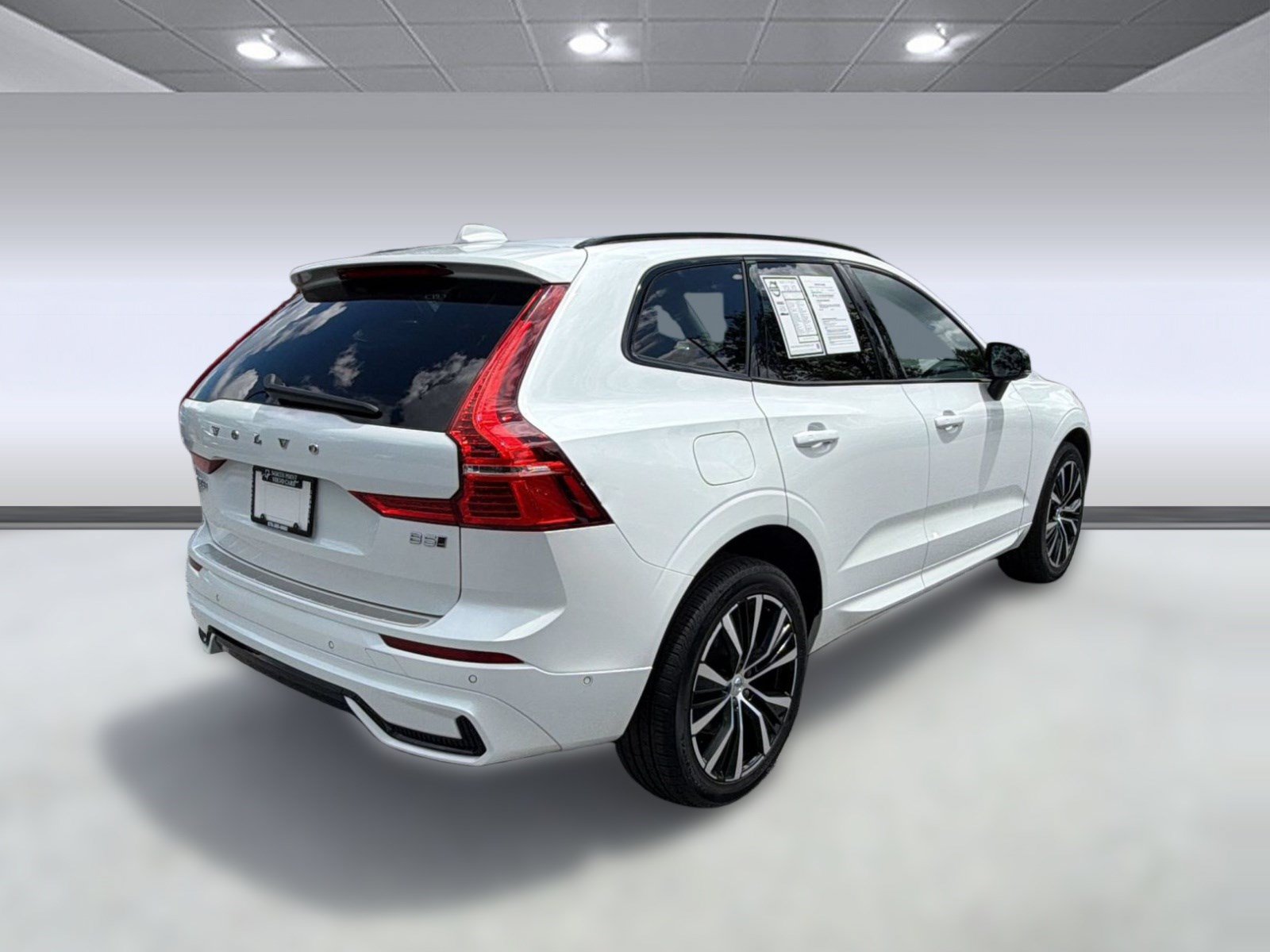 Certified 2024 Volvo XC60 B5 Plus w/ Protection Package Premier AWD/4WD image 9