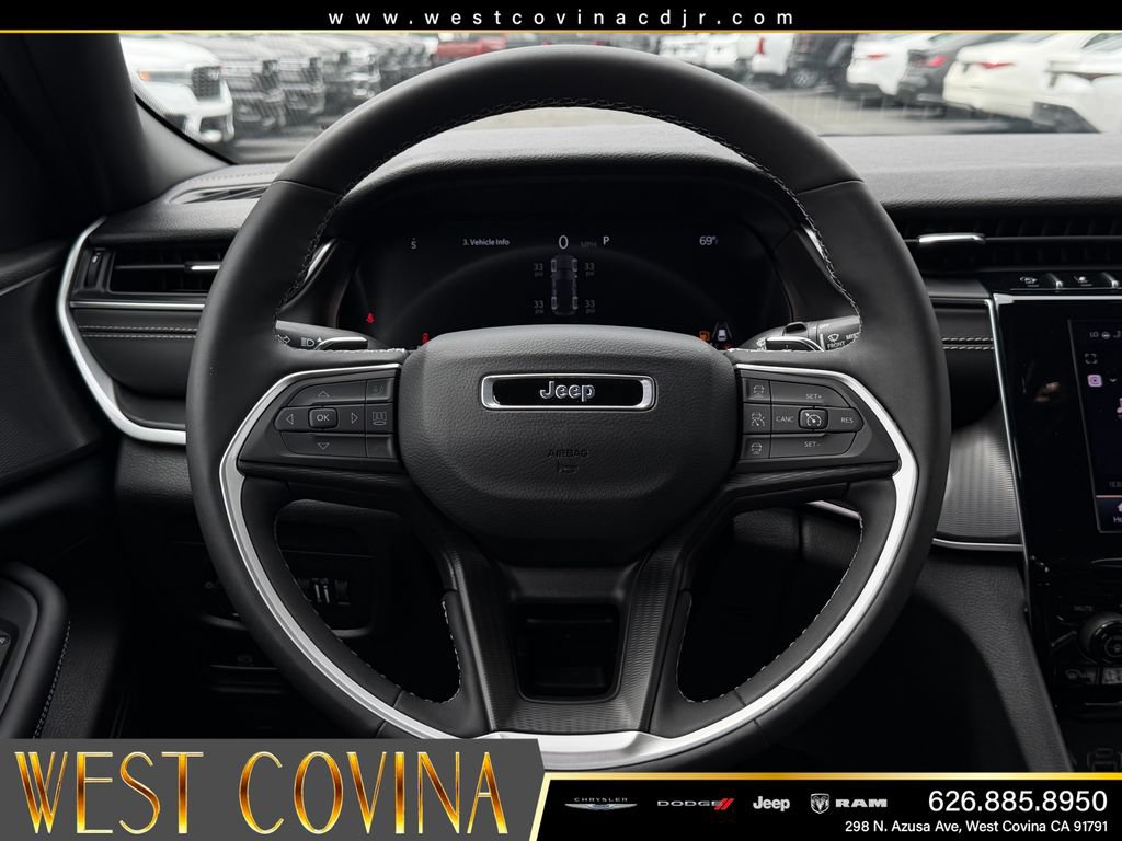 Used 2025 Jeep Grand Cherokee Altitude RWD image 27