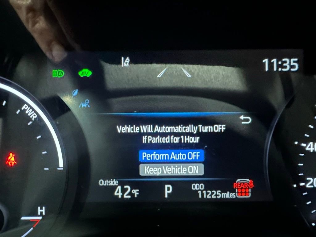 Used 2025 Toyota Sienna LE image 24