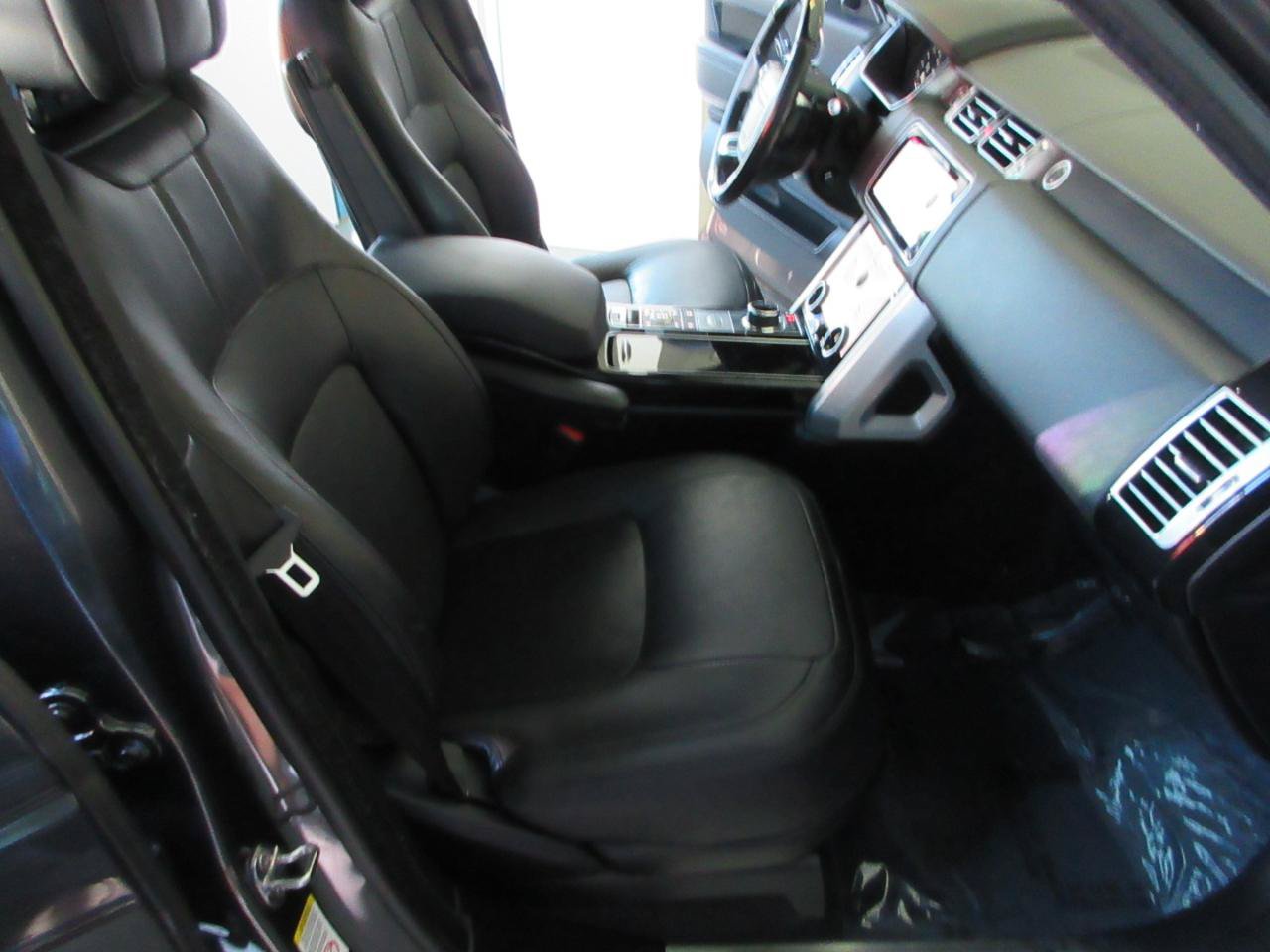 Used 2019 Land Rover Range Rover Supercharged AWD/4WD image 24