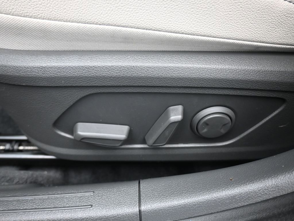 Used 2023 Hyundai Sonata Limited w/ Preferred Accessory Package FWD image 13
