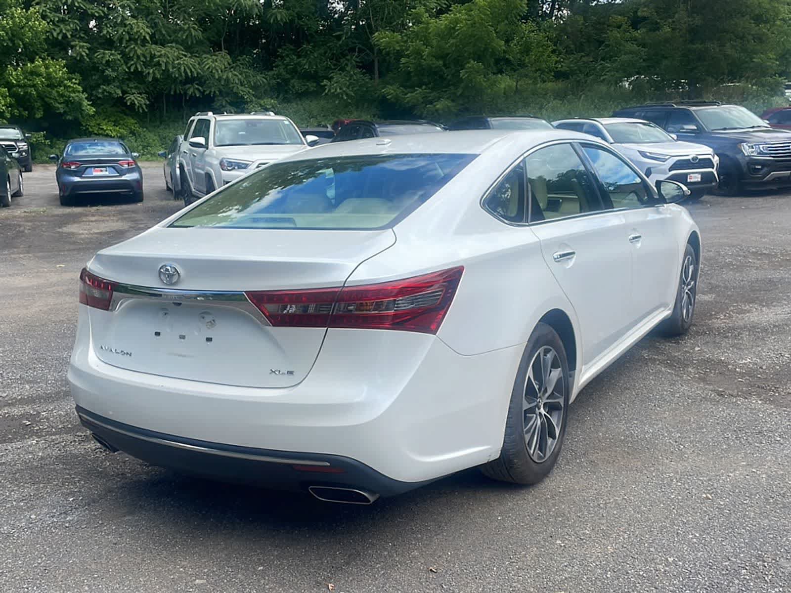 Used 2016 Toyota Avalon XLE FWD image 10