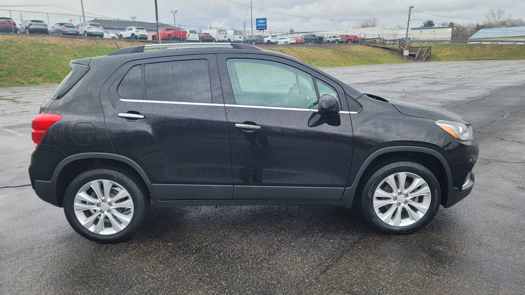 Used 2020 Chevrolet Trax Premier w/ LPO, Cargo Package image 14