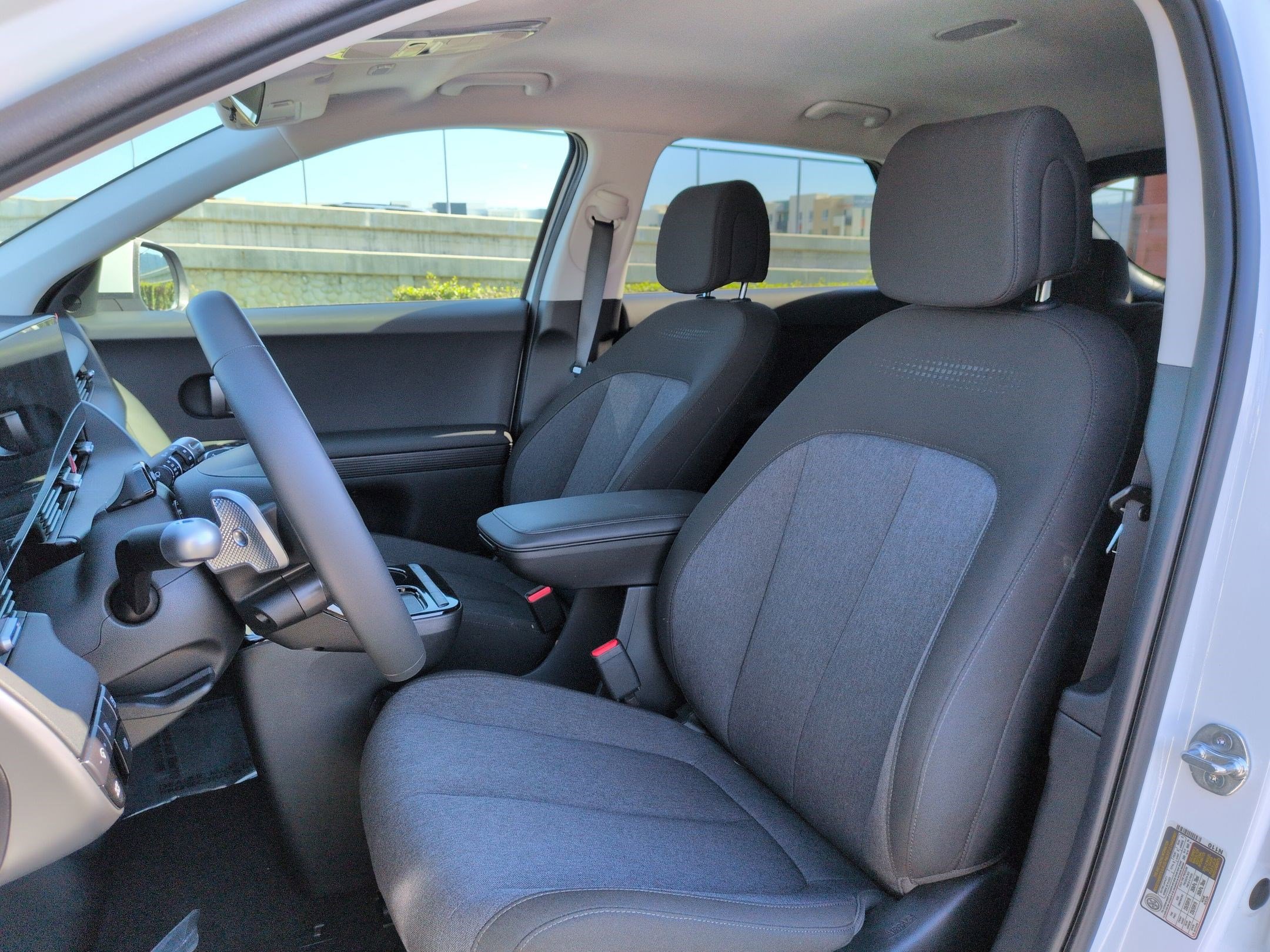 Used 2025 Hyundai Ioniq 5 SE image 16