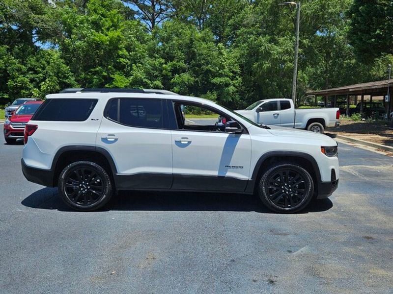 Used 2023 GMC Acadia SLT w/ Elevation Edition image 17