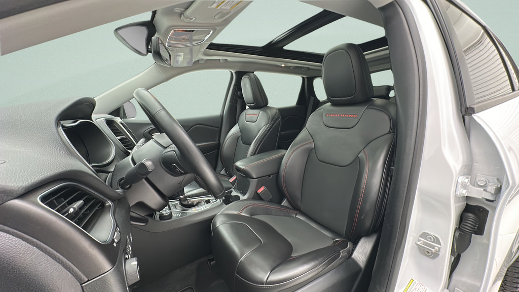 Used 2019 Jeep Cherokee Trailhawk w/ Comfort/Convenience Group AWD/4WD image 14