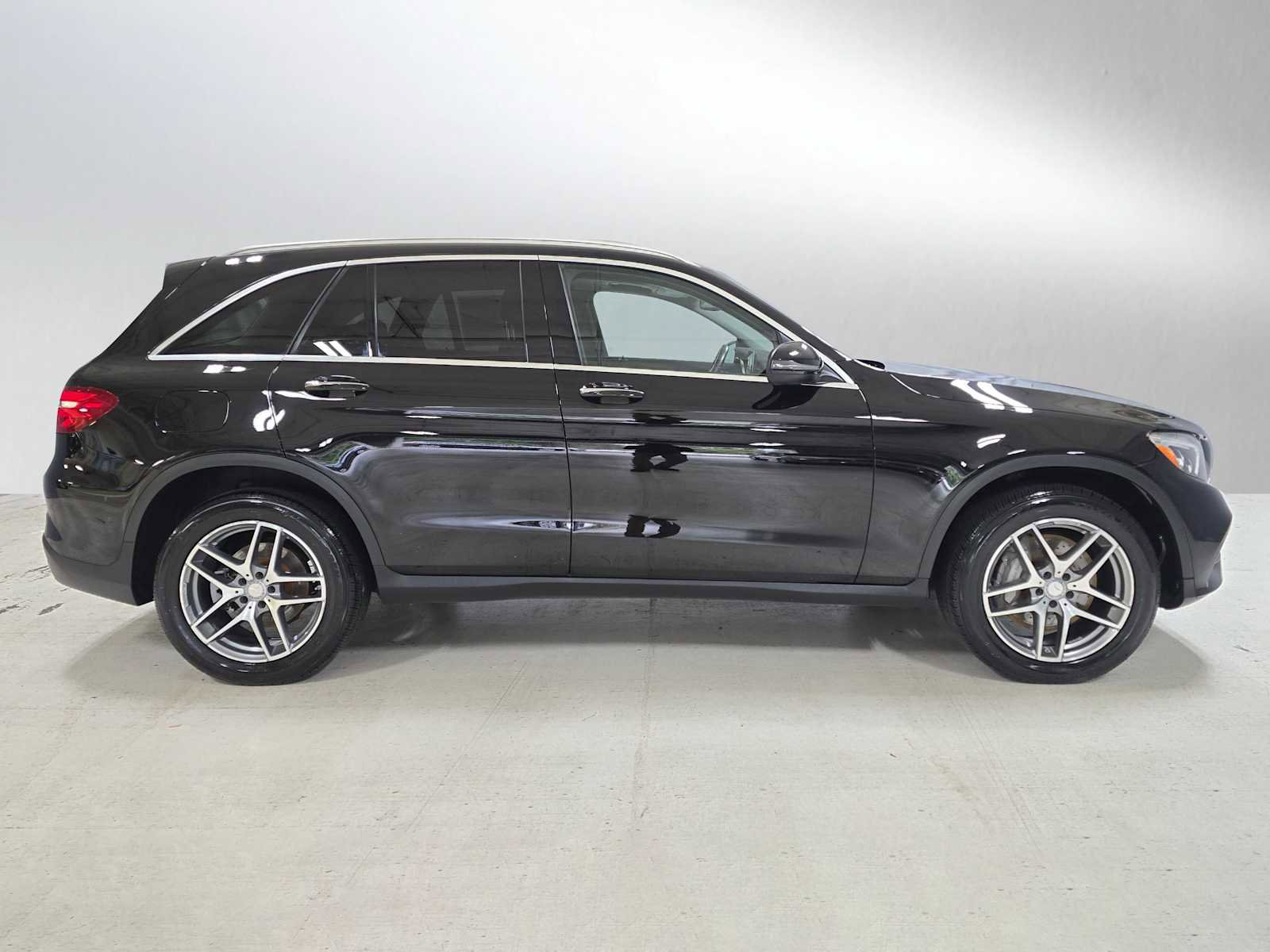Used 2016 Mercedes-Benz GLC 300 4MATIC image 2