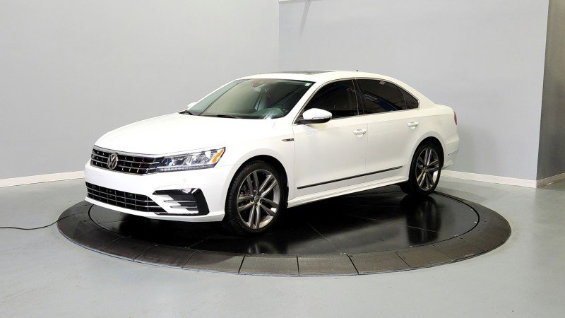 Used 2019 Volkswagen Passat 2.0T SE R-Line image 3
