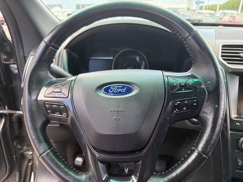 Used 2016 Ford Explorer XLT w/ Equipment Group 201A AWD/4WD image 30