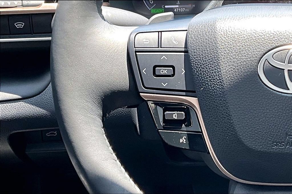 Certified 2025 Toyota Crown Platinum AWD/4WD image 14