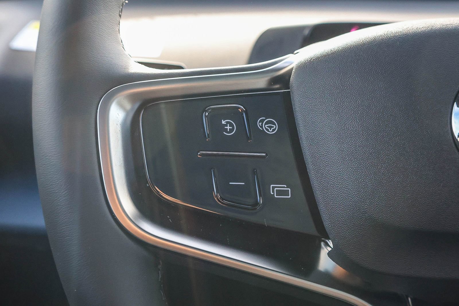 New 2026 Volvo EX30 Plus w/ Climate Package image 34