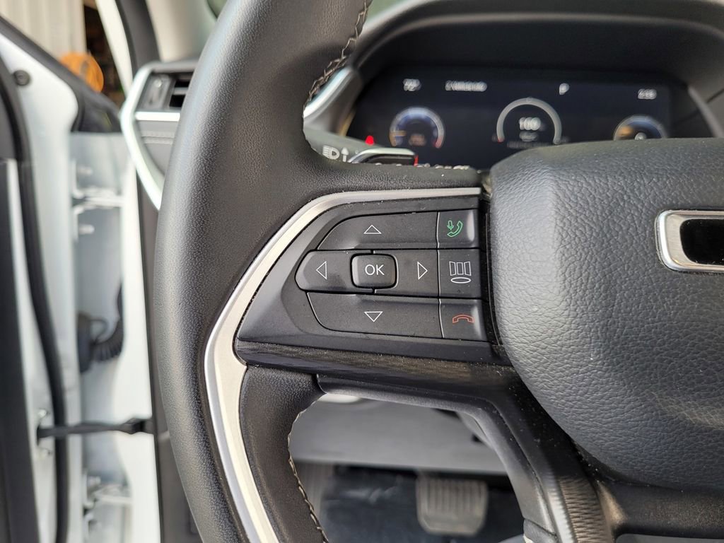 Used 2023 Jeep Grand Cherokee L Laredo AWD/4WD image 22