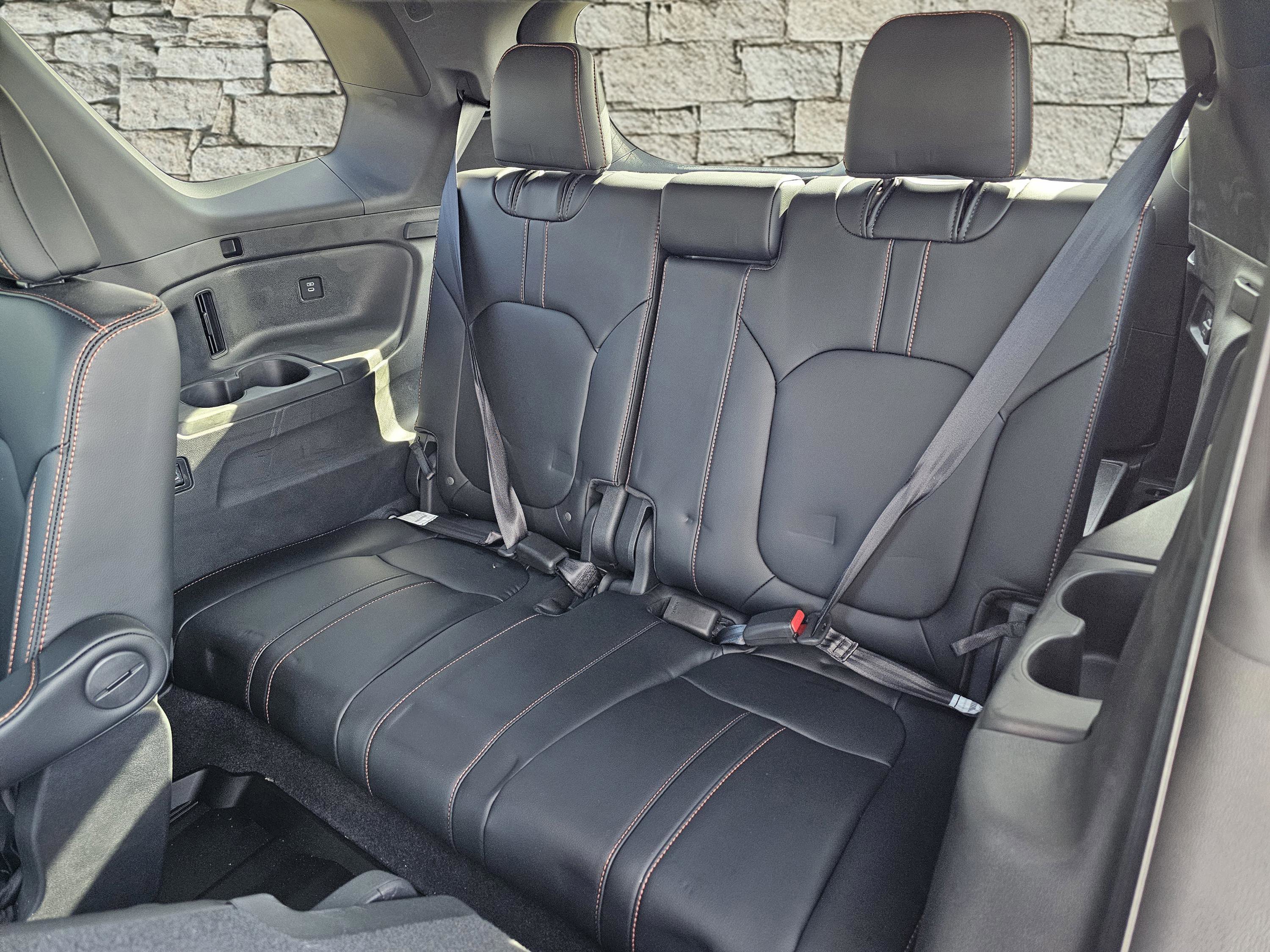 Used 2025 Honda Pilot TrailSport image 17