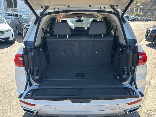 Used 2022 BMW X7 xDrive40i w/ Premium Package AWD/4WD image 31