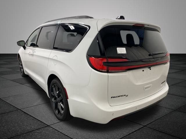 New 2026 Chrysler Pacifica Limited image 4
