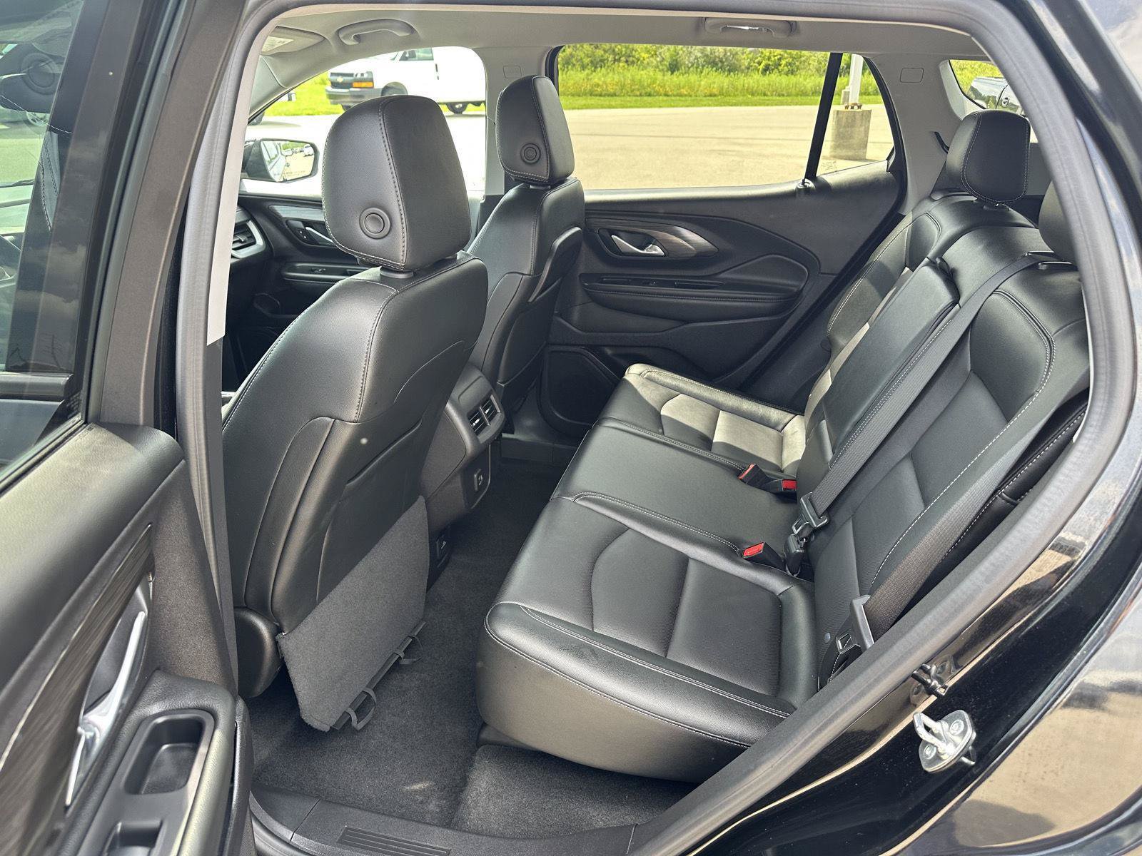 Used 2024 GMC Terrain SLT AWD/4WD image 14