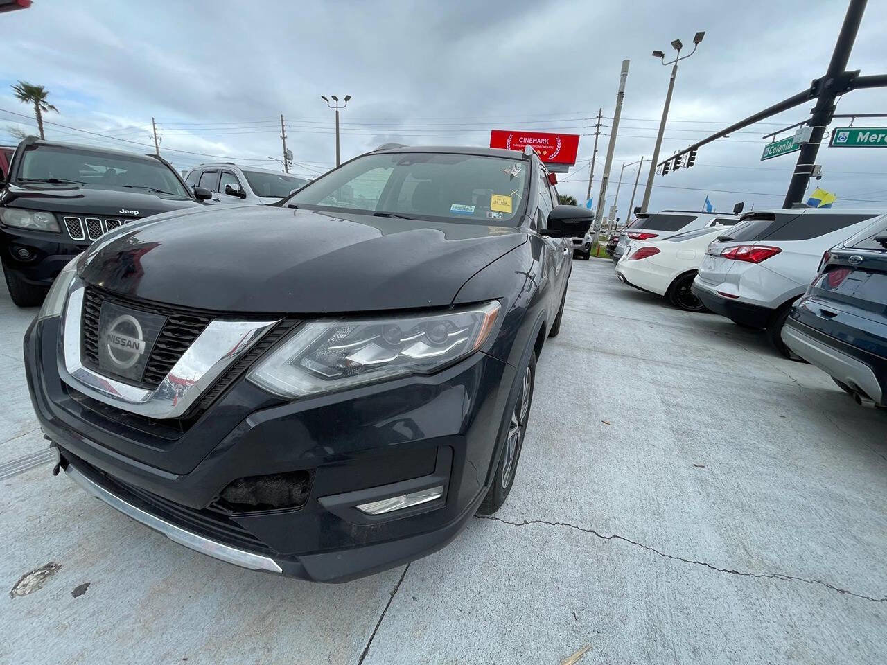 Used 2017 Nissan Rogue SL w/ SL Premium Package image 2
