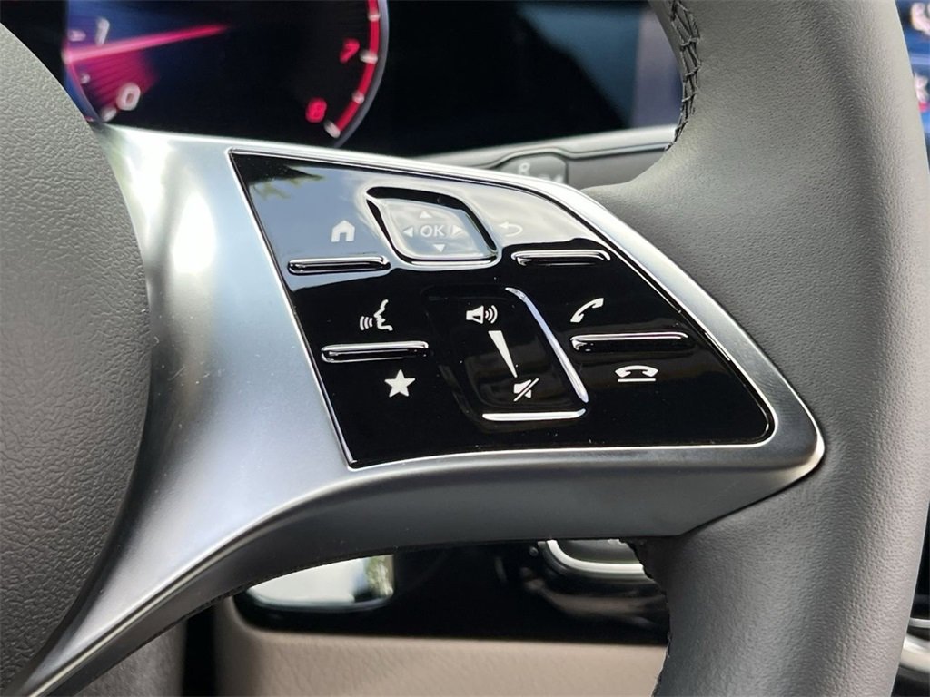 Certified 2025 Mercedes-Benz GLA 250 4MATIC image 28