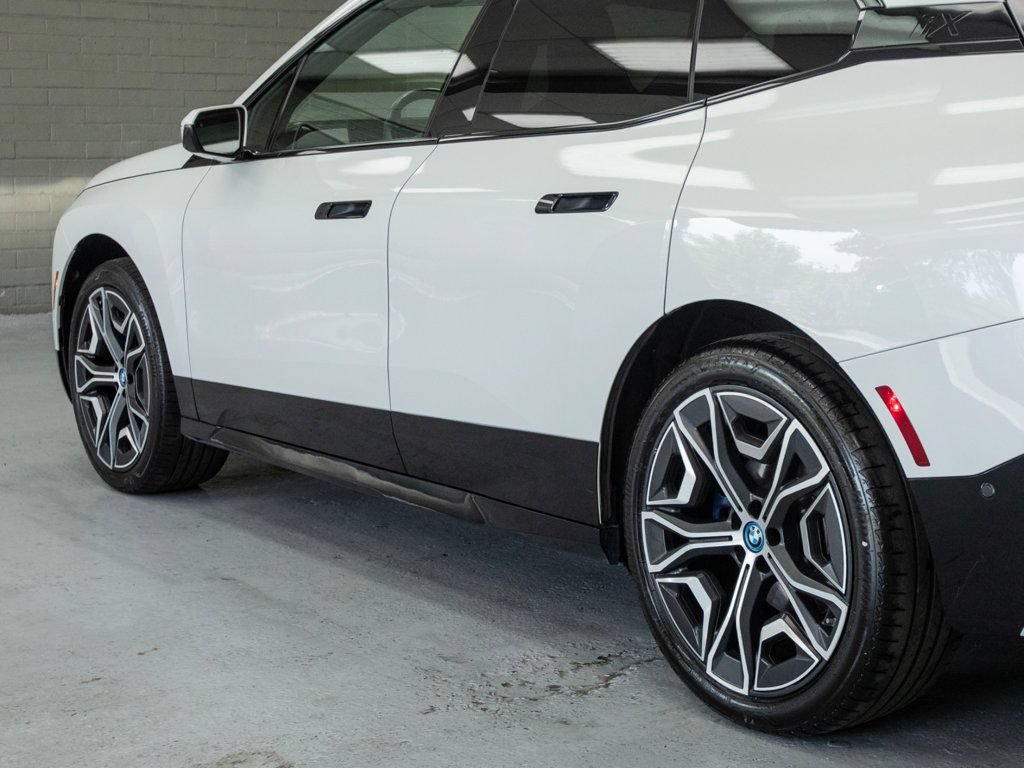 Used 2025 BMW iX xDrive50 AWD/4WD image 34