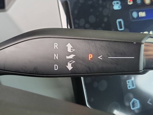 Used 2027 Chevrolet Bolt LT w/ Comfort Package FWD image 12