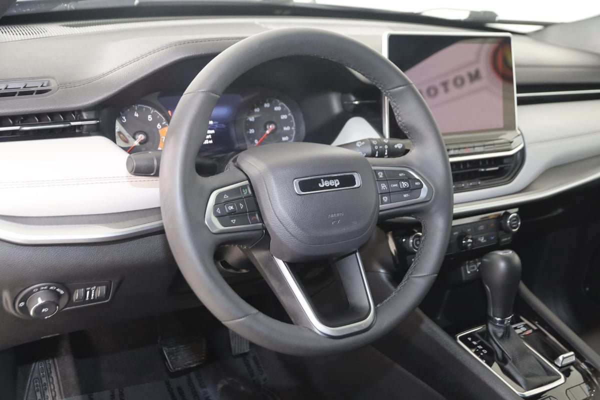 Used 2024 Jeep Compass Limited image 6