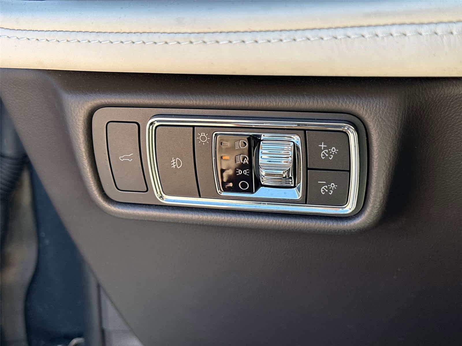 Used 2023 Lincoln Aviator Black Label w/ Dynamic Handling Package AWD/4WD image 39