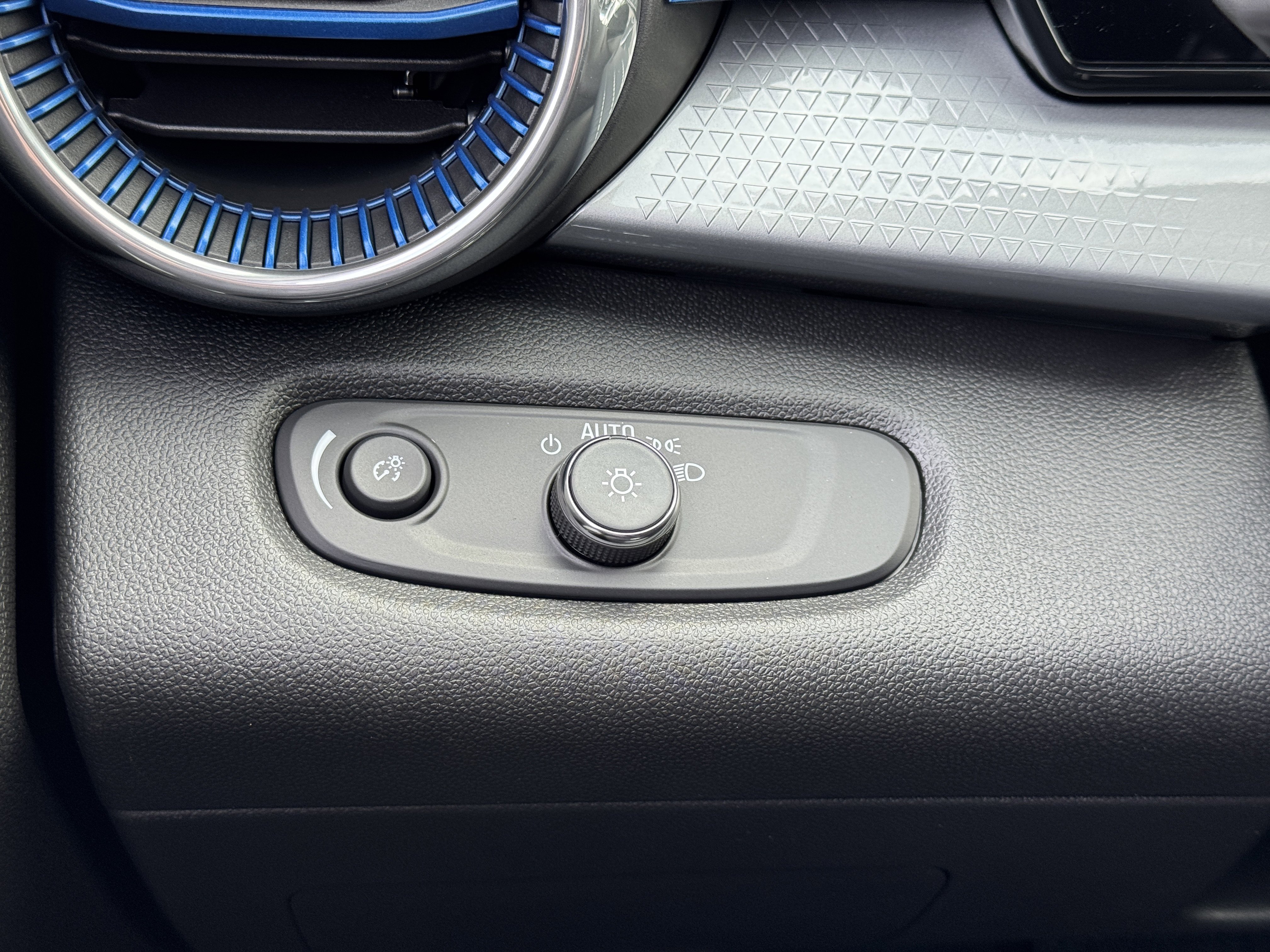 New 2026 Chevrolet Trax LT w/ Driver Confidence Package image 25