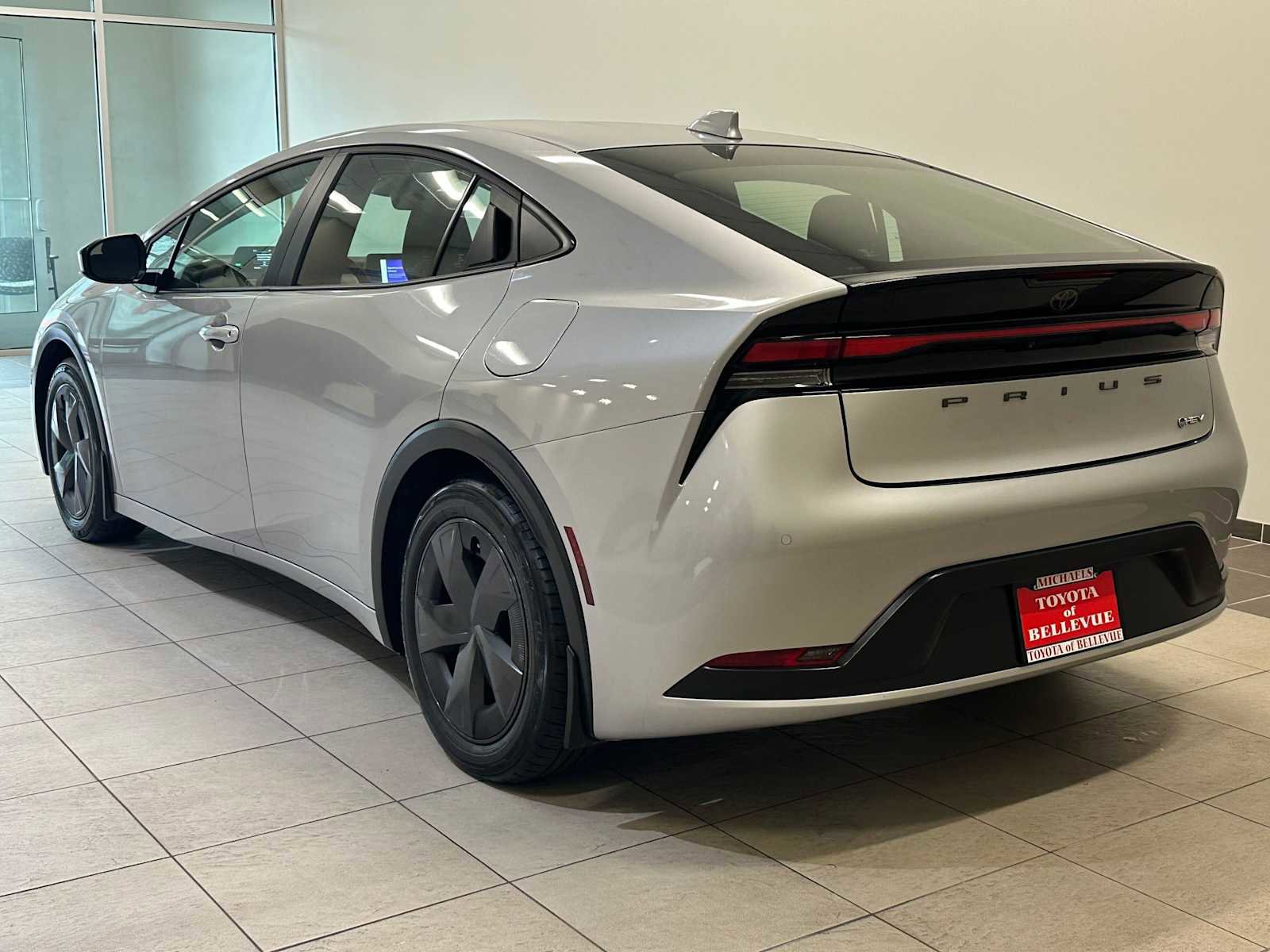 Used 2024 Toyota Prius LE image 4