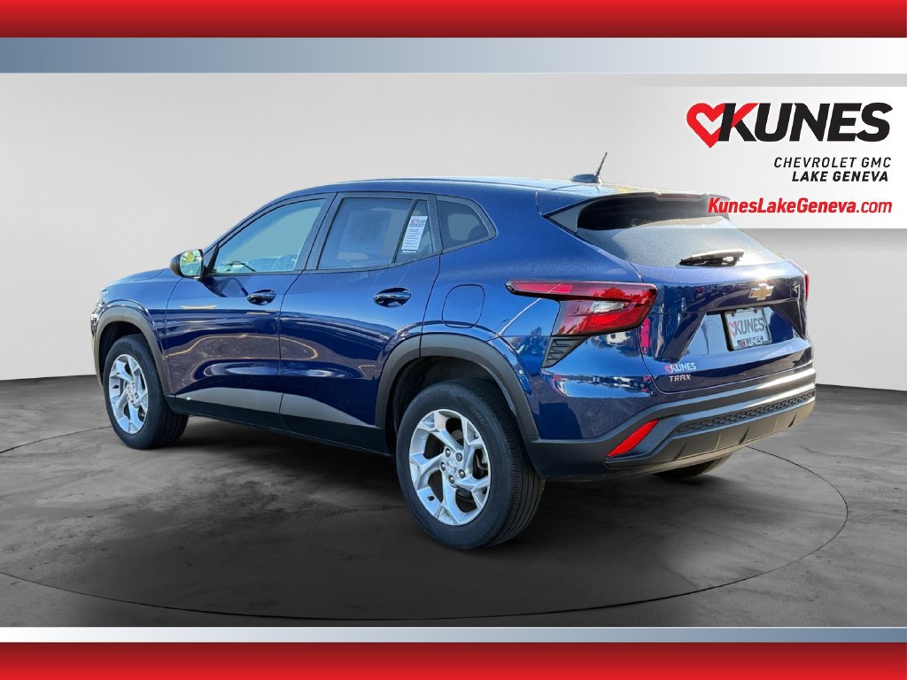 Used 2024 Chevrolet Trax LS w/ LS Convenience Package FWD image 7