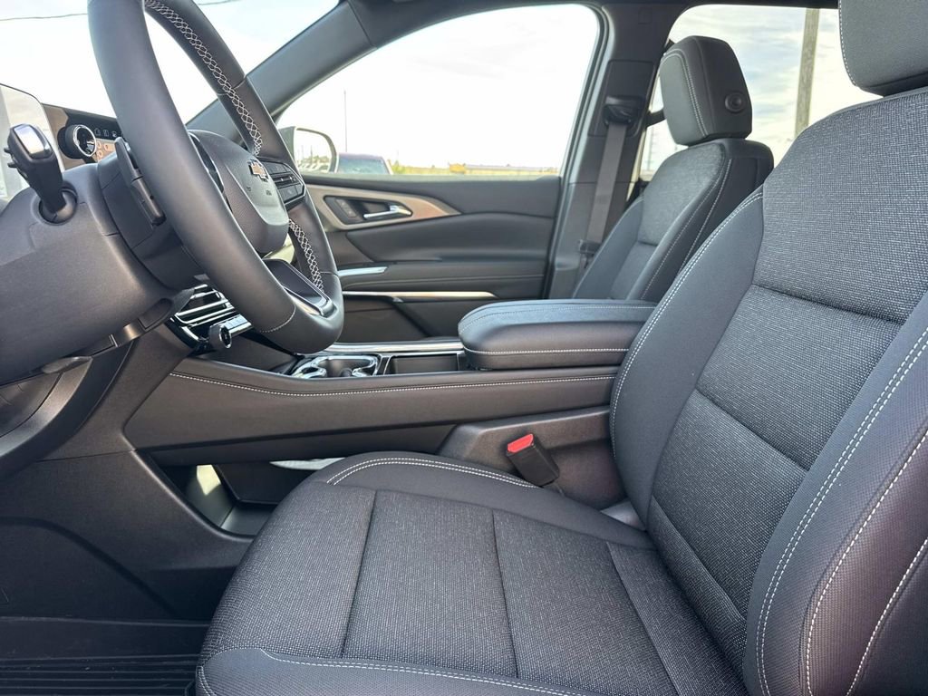 New 2026 Chevrolet Traverse LT w/ Driver Confidence Package AWD/4WD image 18