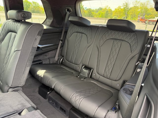 New 2027 BMW X7 M60i AWD/4WD image 22