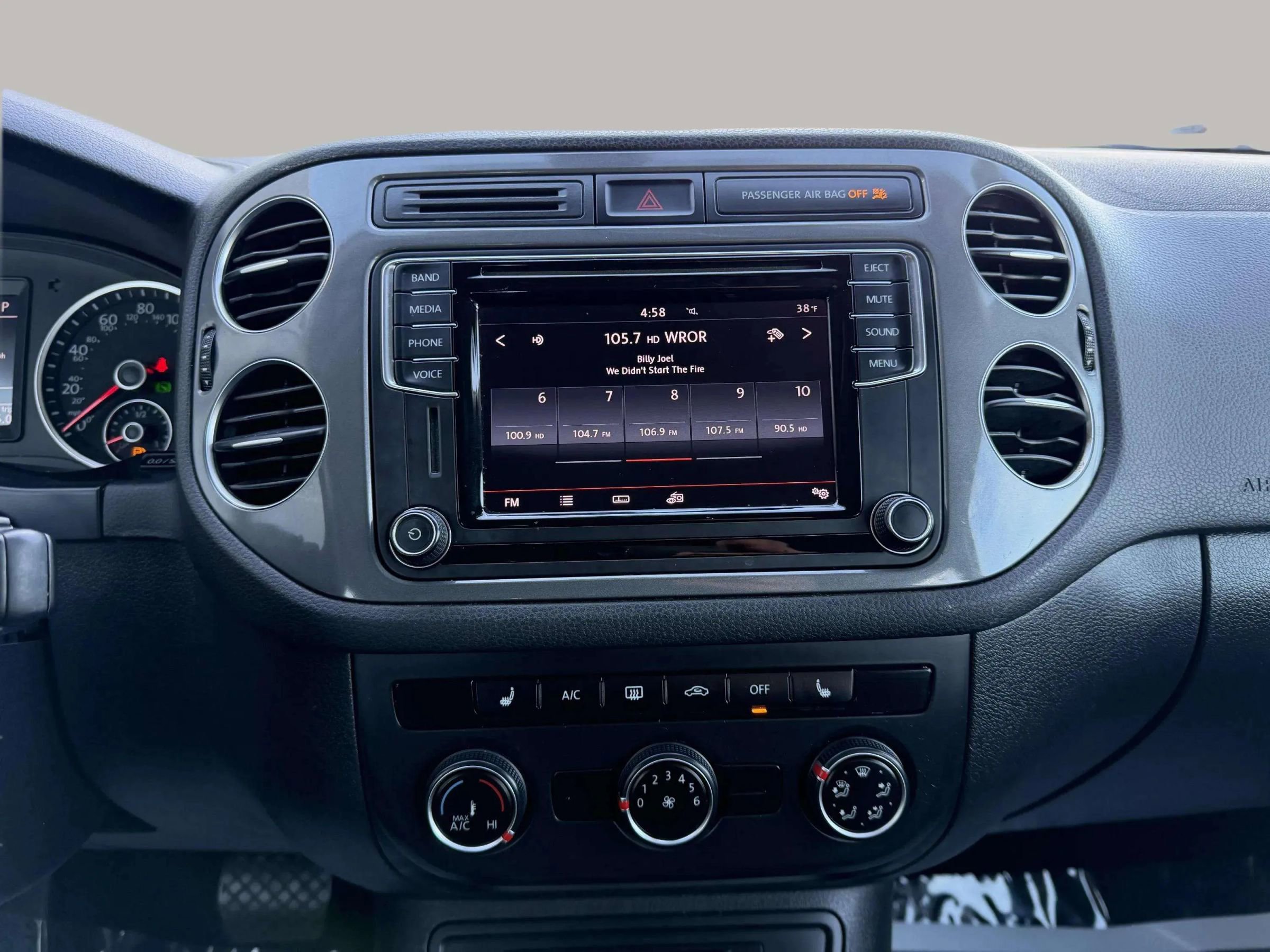 Used 2017 Volkswagen Tiguan S image 28