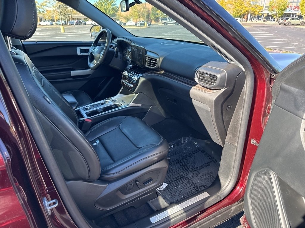 Used 2022 Ford Explorer Limited w/ Equipment Group 301A image 26