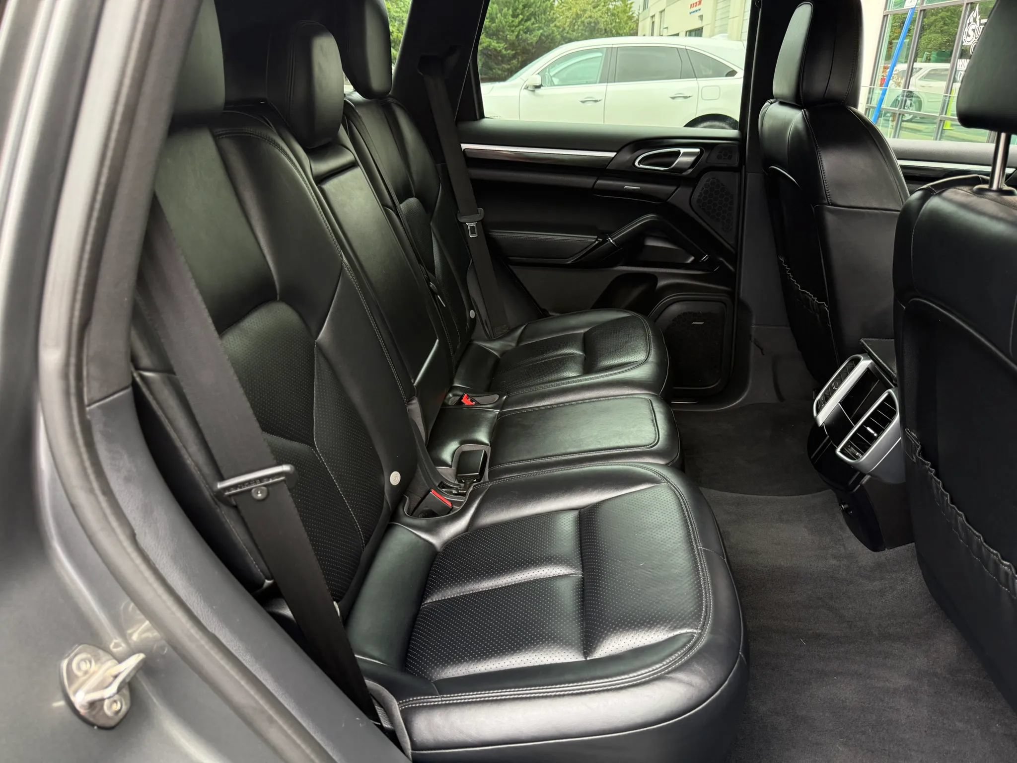 Used 2016 Porsche Cayenne AWD/4WD image 31