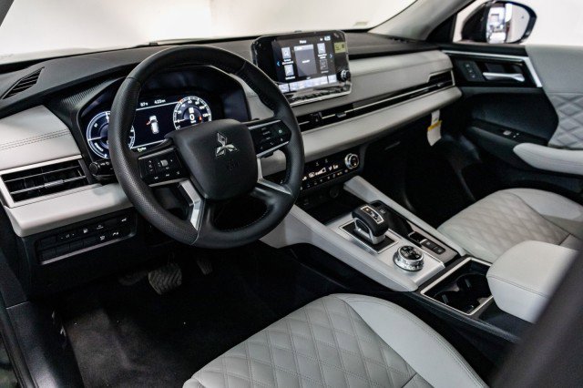 New 2025 Mitsubishi Outlander SEL image 7