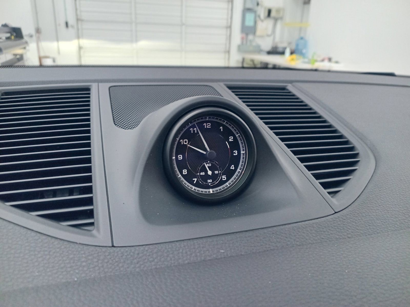 New 2026 Porsche Macan image 23