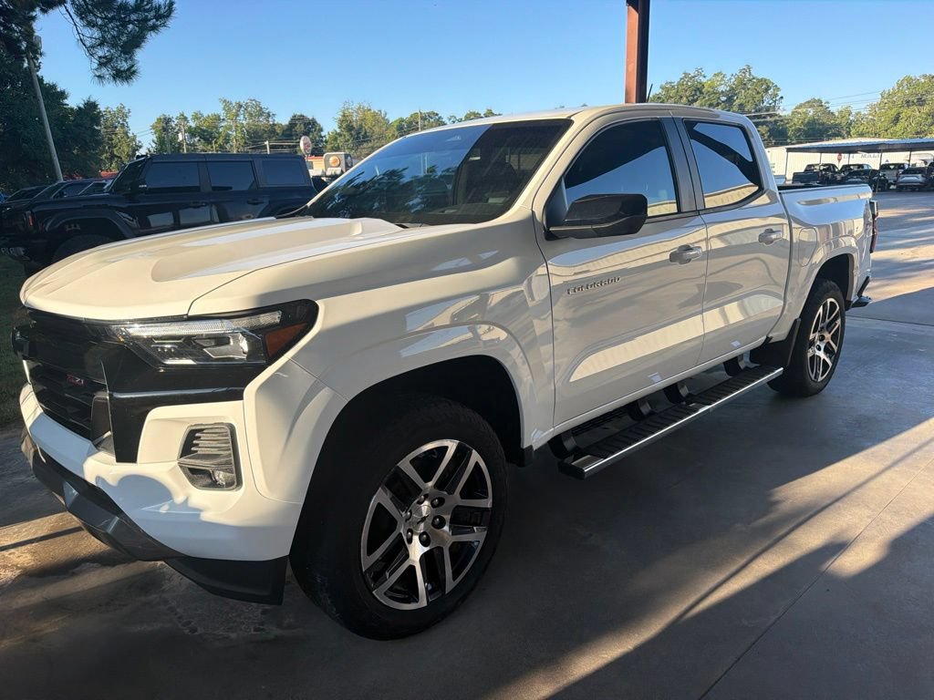 Used 2024 Chevrolet Colorado Z71 w/ Z71 Convenience Package 2