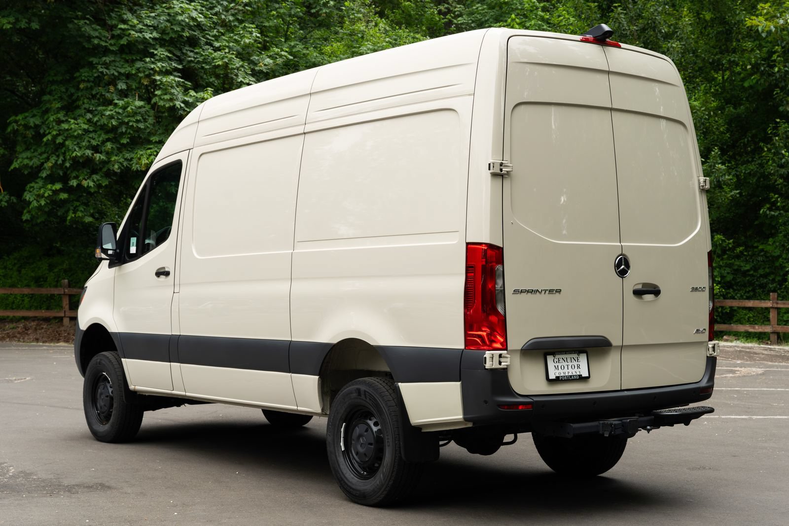 Used 2025 Mercedes-Benz Sprinter 2500 image 7