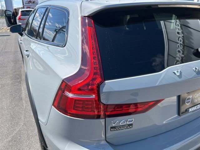 Certified 2025 Volvo V60 B5 Cross Country Plus AWD/4WD image 10
