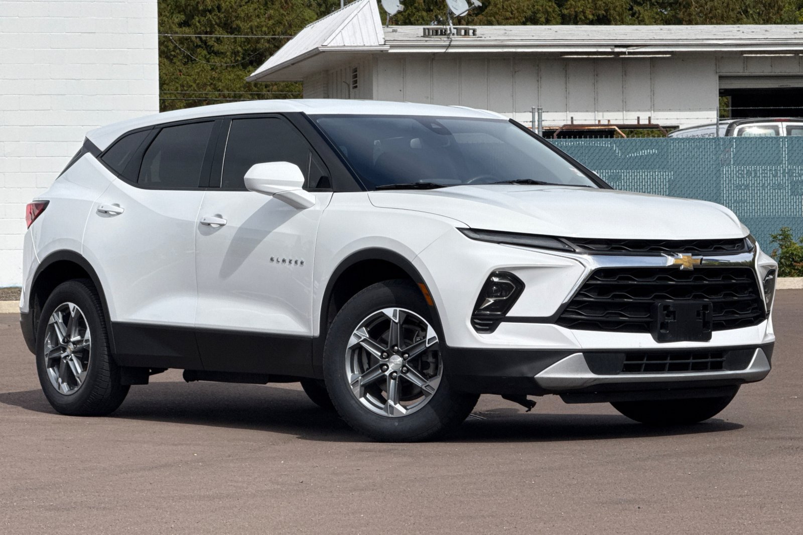 Used 2023 Chevrolet Blazer LT AWD/4WD image 2