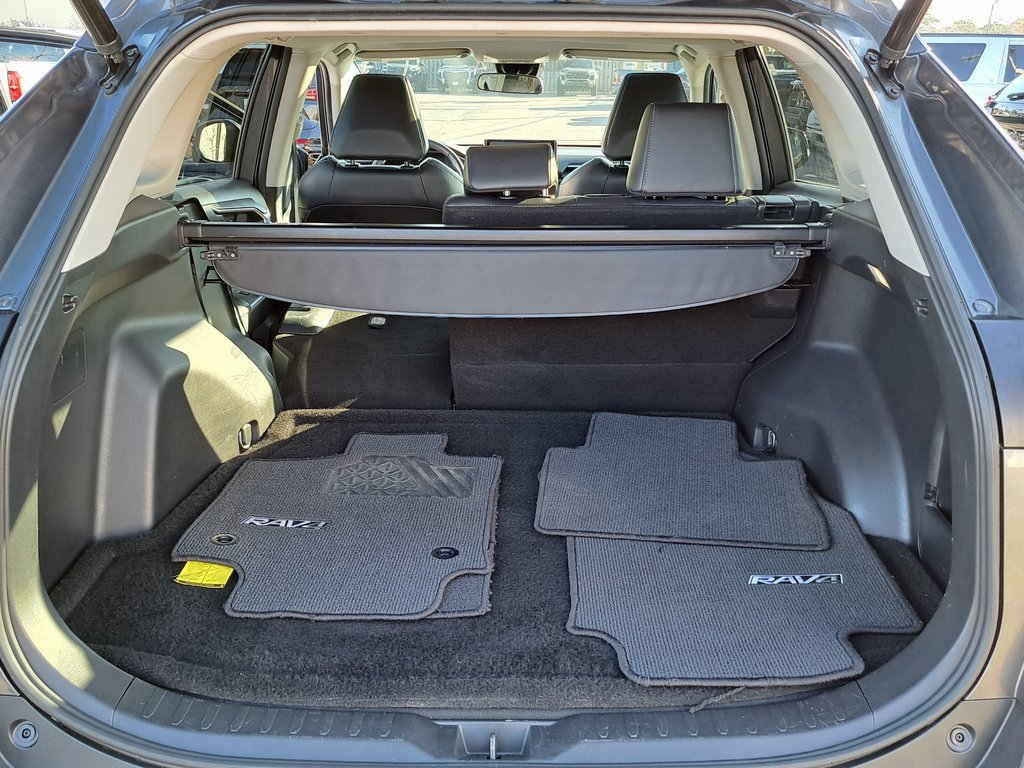 Used 2022 Toyota RAV4 XLE Premium image 35