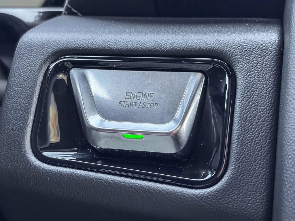 Used 2025 GMC Yukon Denali w/ Sun & Power Step Package AWD/4WD image 28